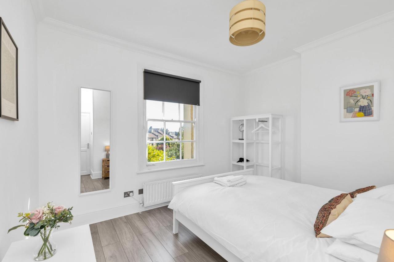 Modern Two Bedroom Apartment With Free Parking! 伦敦 外观 照片