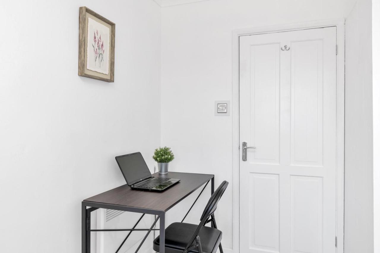 Modern Two Bedroom Apartment With Free Parking! 伦敦 外观 照片