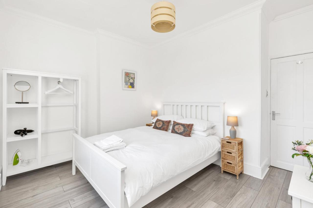 Modern Two Bedroom Apartment With Free Parking! 伦敦 外观 照片