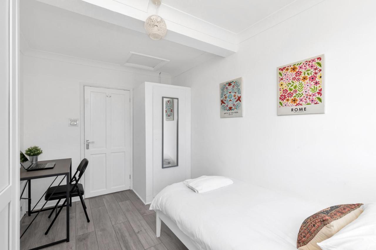 Modern Two Bedroom Apartment With Free Parking! 伦敦 外观 照片